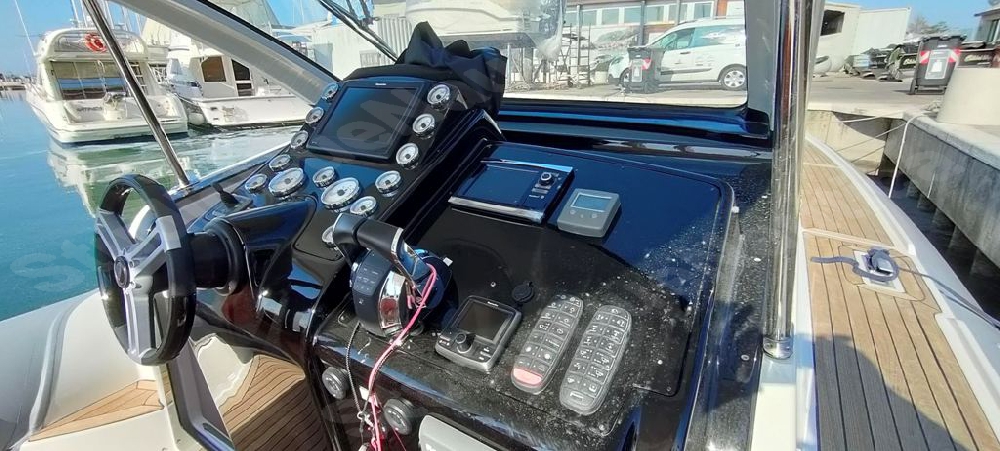 TECNORIB PIRELLI PZERO 1400 CABIN (2017)